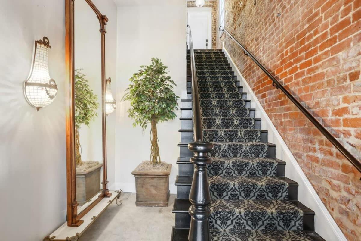 The Burgundy House #1 Steps To The French Quarter Holiday home *